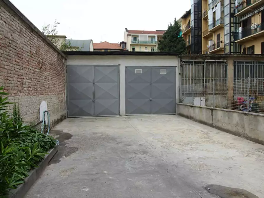 Immagine 1 di Posto auto in affitto  in Via Susa a Torino
