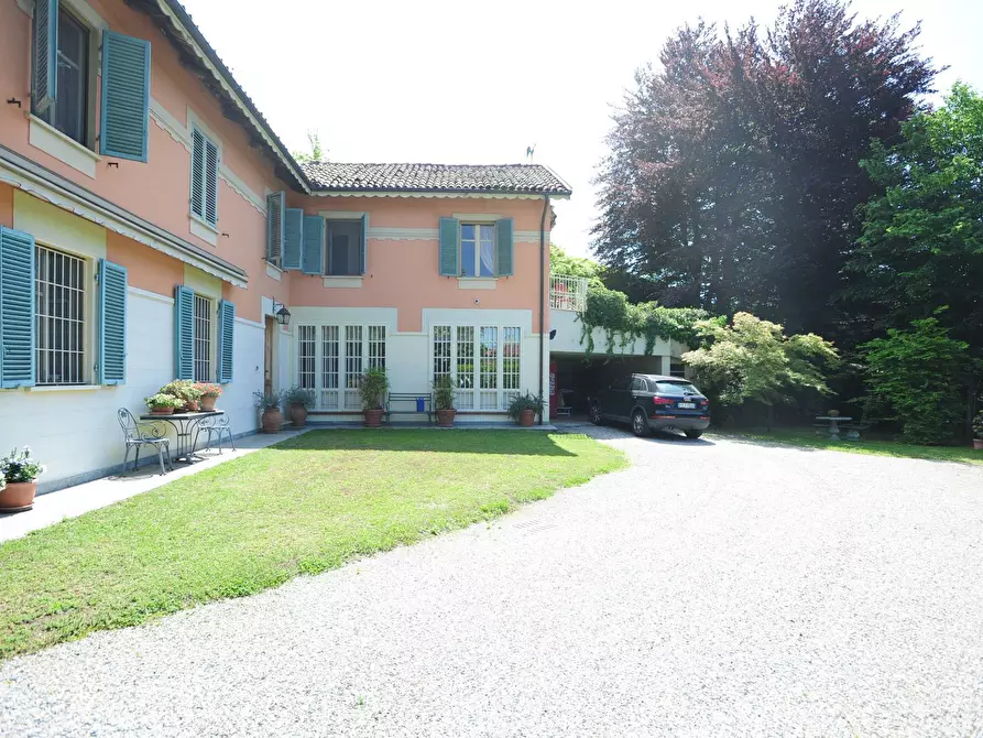 Immagine 1 di Villa in vendita  in Strada Superga a Torino