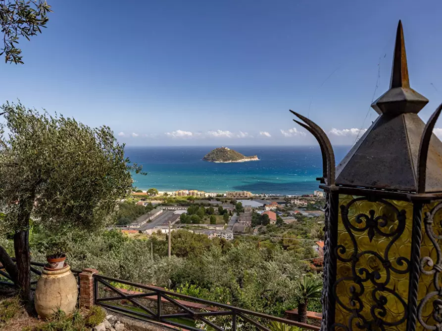 Immagine 1 di Villa in vendita  in Vico Del Monte a Albenga