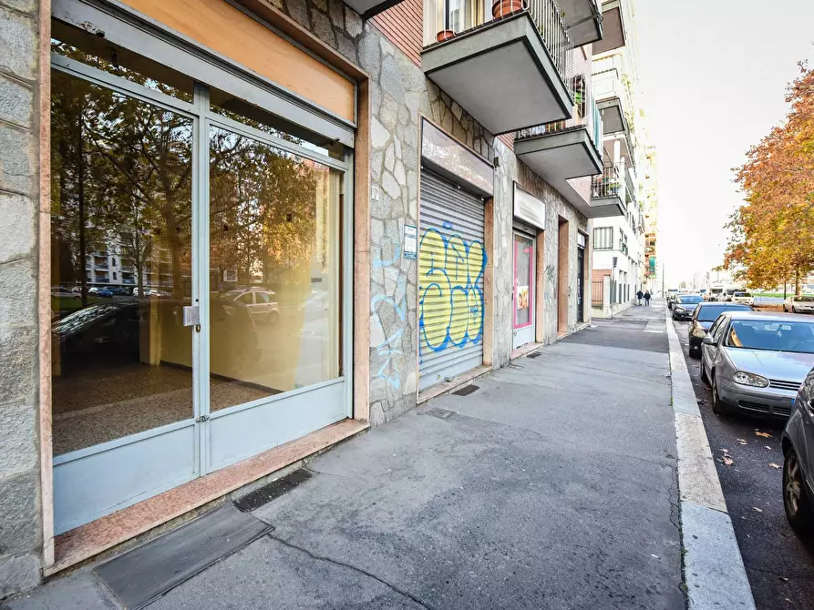Immagine 1 di Locale commerciale in affitto  in Corso Grosseto a Torino