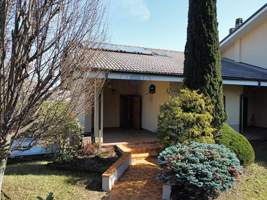 Immagine 1 di Villa in vendita  in via manzoni a Bruino