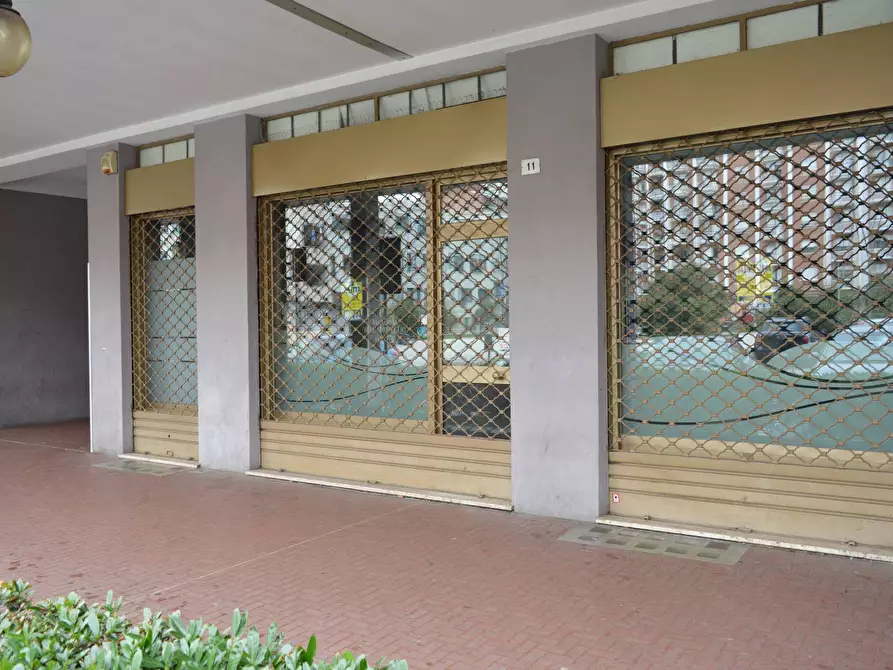 Immagine 1 di Negozio in affitto  in VIA LUSSEMBURGO a Borgaro Torinese