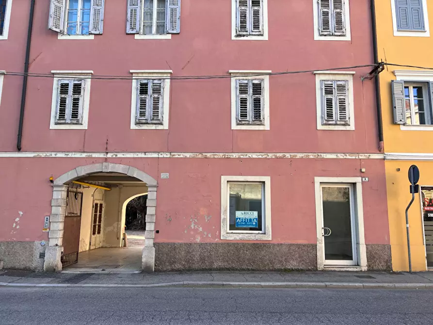 Immagine 1 di Negozio in affitto  in via Duca d'Aosta a Gorizia
