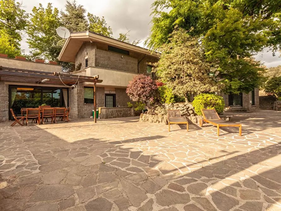 Immagine 1 di Villa in vendita  in Via Miralago a Albano Laziale