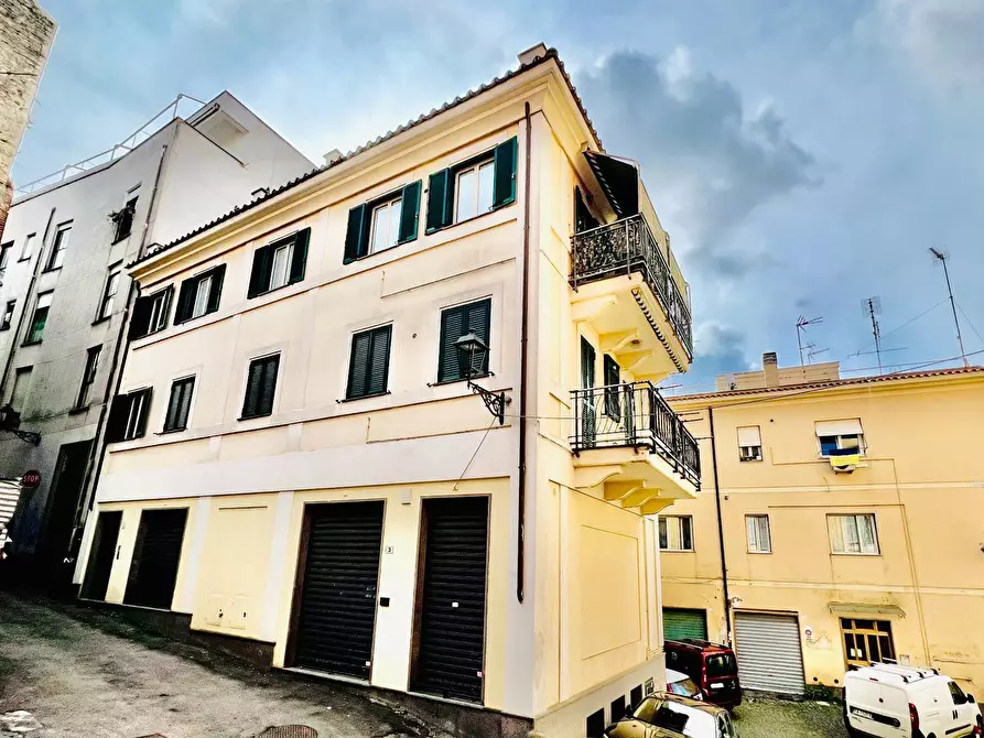Immagine 1 di Appartamento in vendita  in via del macello a Albano Laziale