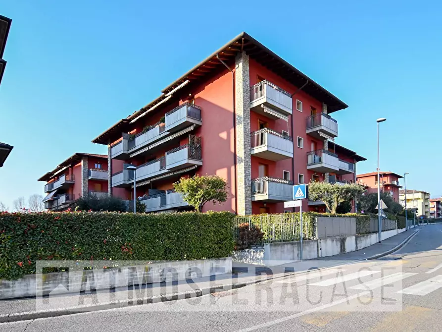 Immagine 1 di Appartamento in vendita  in Via Giacomo Leopardi a Seriate