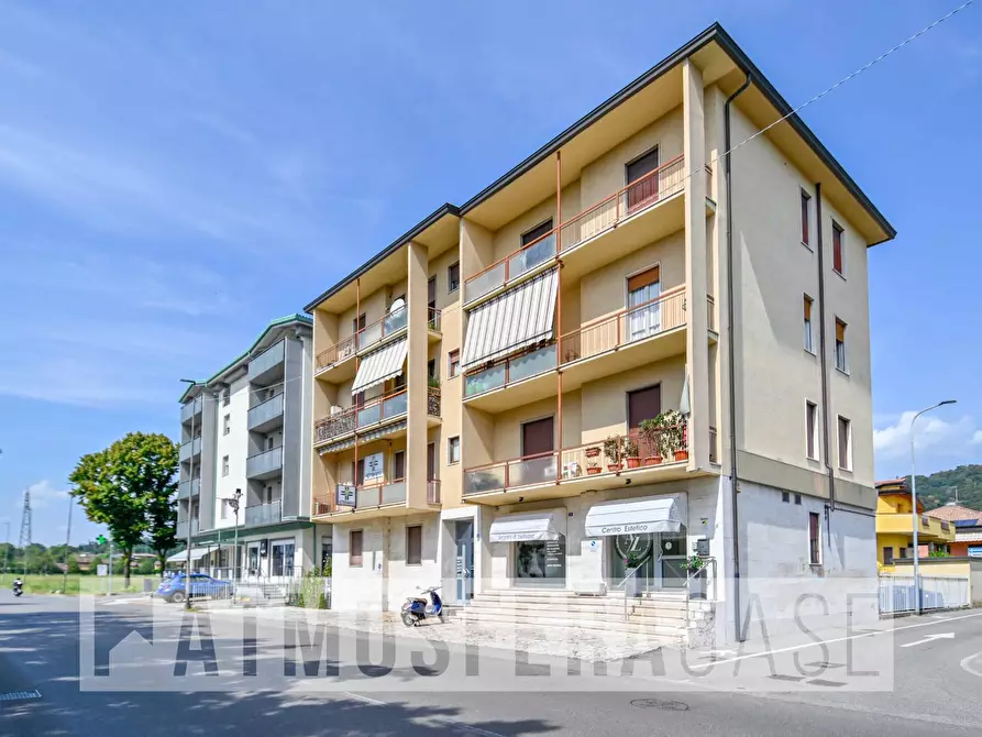 Immagine 1 di Appartamento in vendita  in Via Trento a Almenno San Bartolomeo