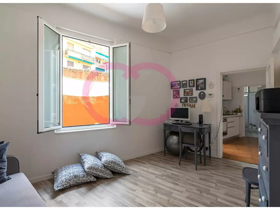 Immagine 1 di Appartamento in affitto  in Via Cesare Battisti a Varazze