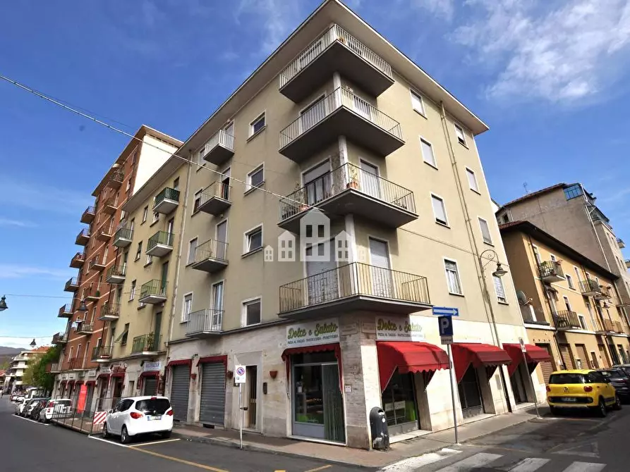 Immagine 1 di Appartamento in vendita  in Piazza Risorgimento a Cuorgne'