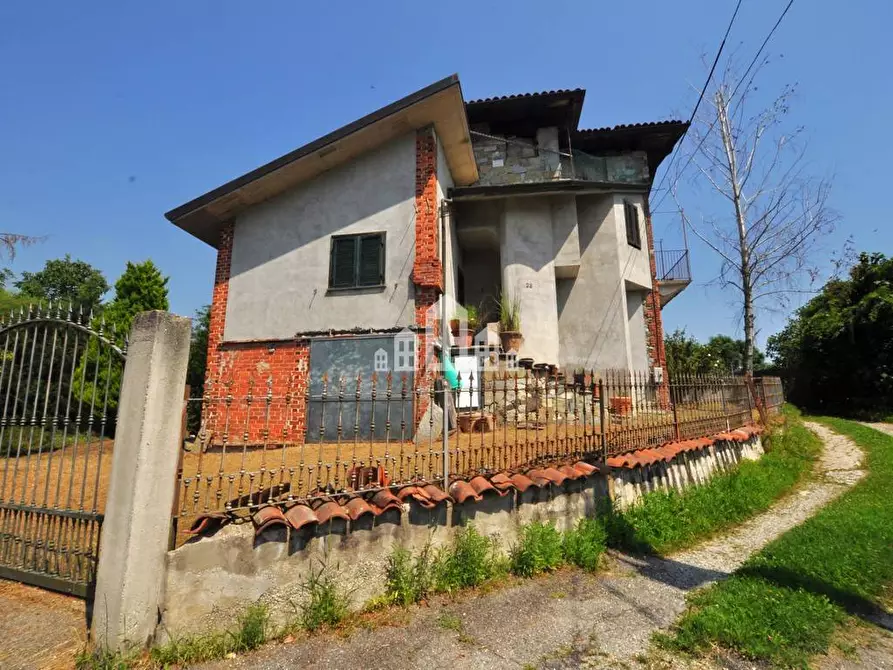 Immagine 1 di Villa in vendita  in Via Borgonuovo a Alpette