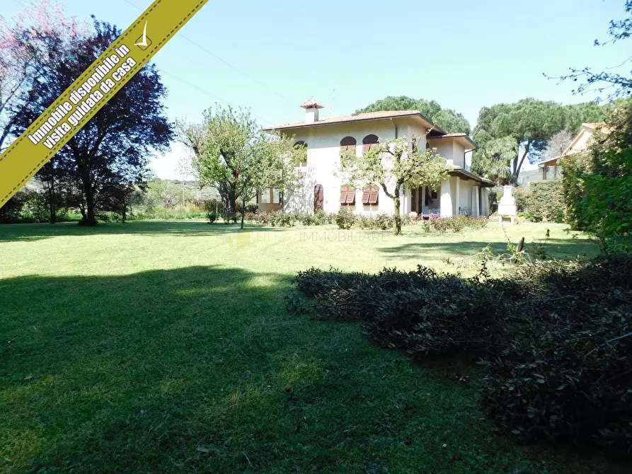 Immagine 1 di Villa in vendita  in Viale Gambacorti a Vecchiano