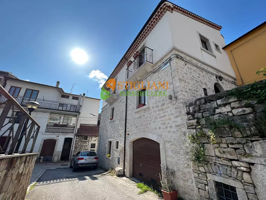 Immagine 1 di Casa indipendente in vendita  in Larghetto Cavour a Vinchiaturo