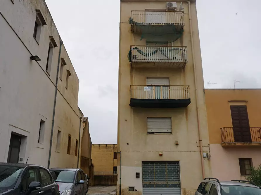 Immagine 1 di Appartamento in vendita  in via  Bartolomeo Amari a Castelvetrano
