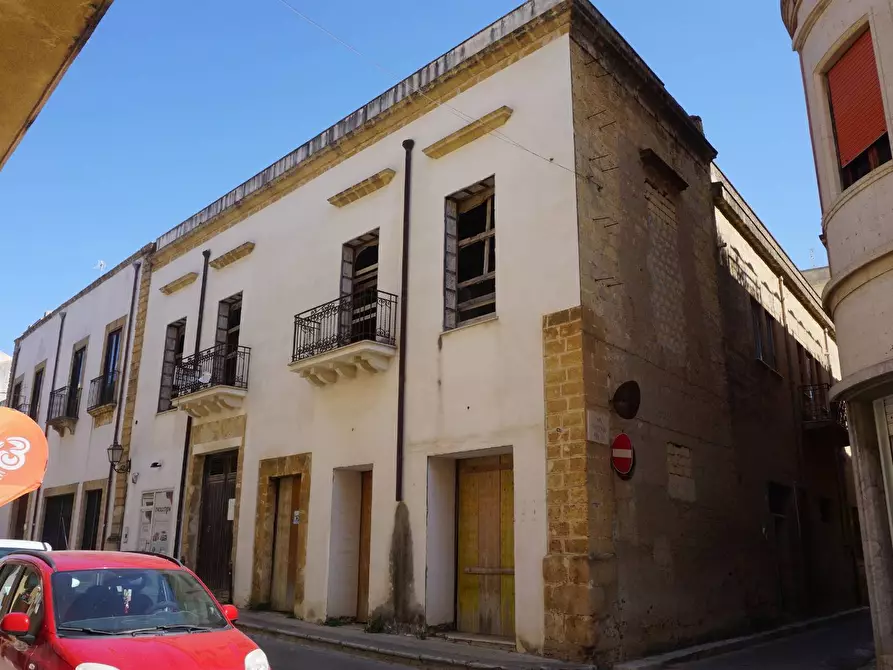 Immagine 1 di Palazzo in vendita  in Via Giuseppe Garibaldi a Castelvetrano