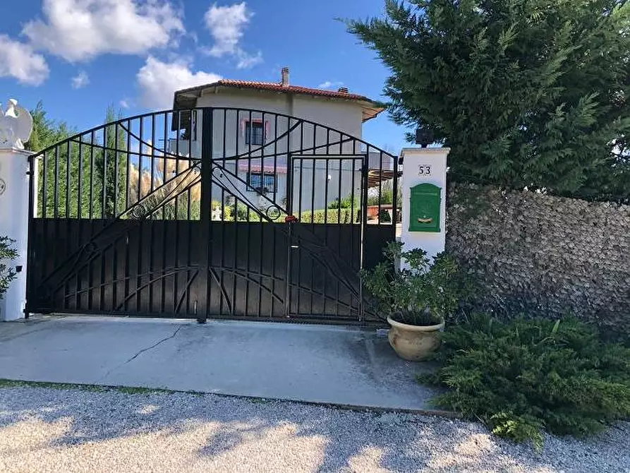 Immagine 1 di Villa in vendita  in Contrada San Martino a Teramo