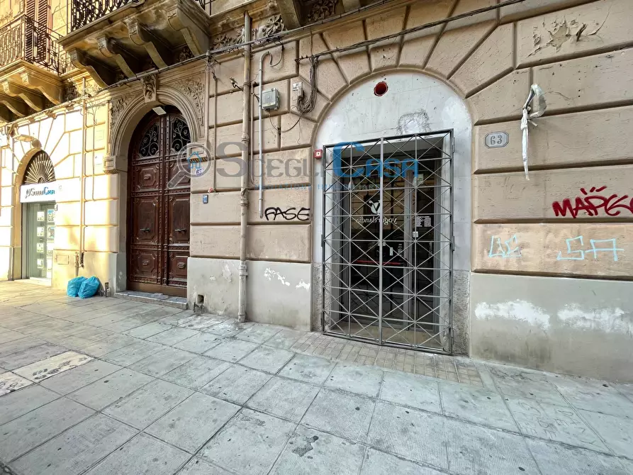 Immagine 1 di Locale commerciale in affitto  in Via Isidoro La Lumia a Palermo