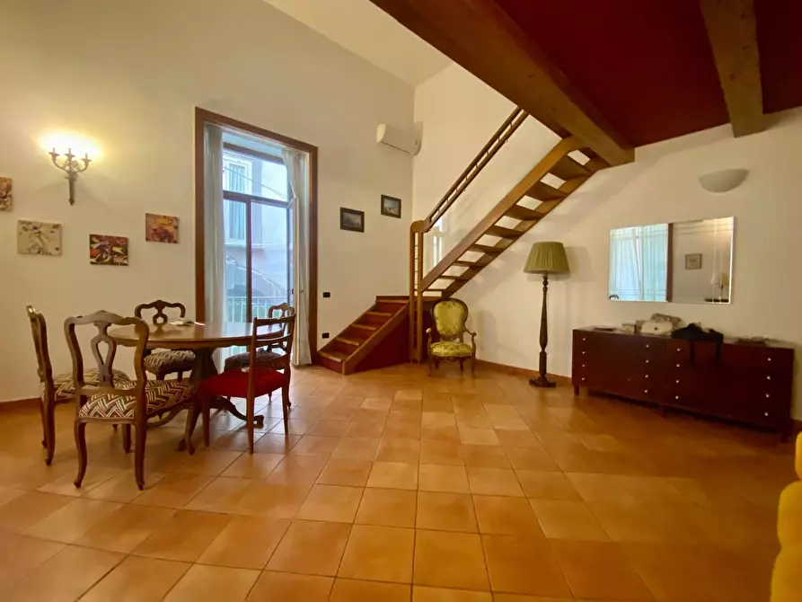 Immagine 1 di Appartamento in vendita  in Vico Belledonne A Chiaia a Napoli