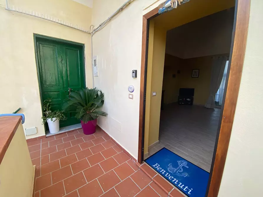 Immagine 1 di Appartamento in affitto  in via roma a Bacoli
