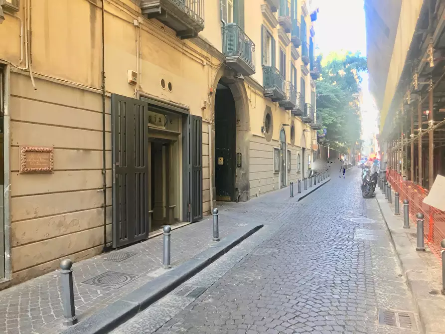 Immagine 1 di Negozio in affitto  in Via Carlo Poerio a Napoli