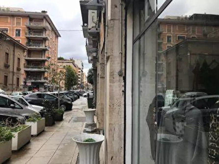 Immagine 1 di Locale commerciale in affitto  in via simone corleo a Palermo