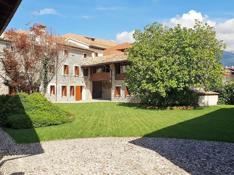 Immagine 1 di Villa in vendita  a Valdobbiadene