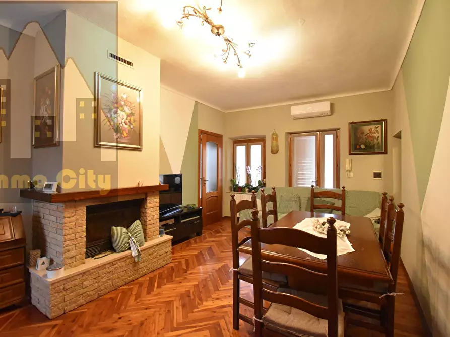 Immagine 1 di Appartamento in vendita  in Piazza Bartolomeo Muzzone a Racconigi