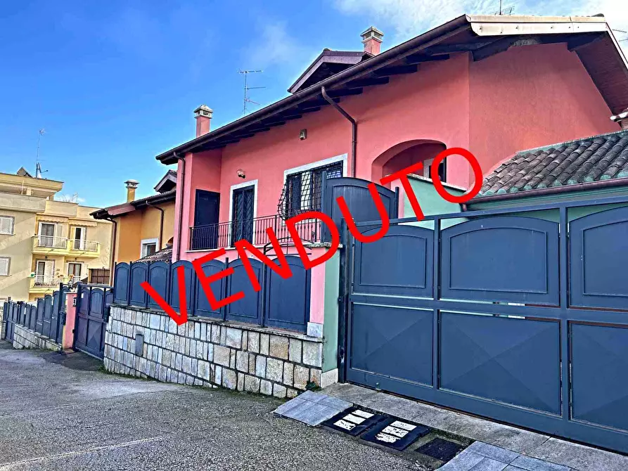 Immagine 1 di Villa in vendita  in Via Basento a Monterotondo
