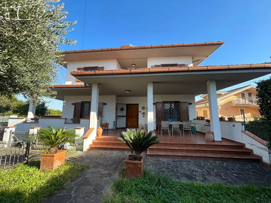 Immagine 1 di Villa in vendita  in Via Garigliano a Monterotondo