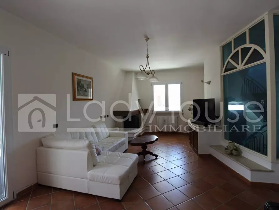 Immagine 1 di Villa in vendita  in via Roma a Alezio