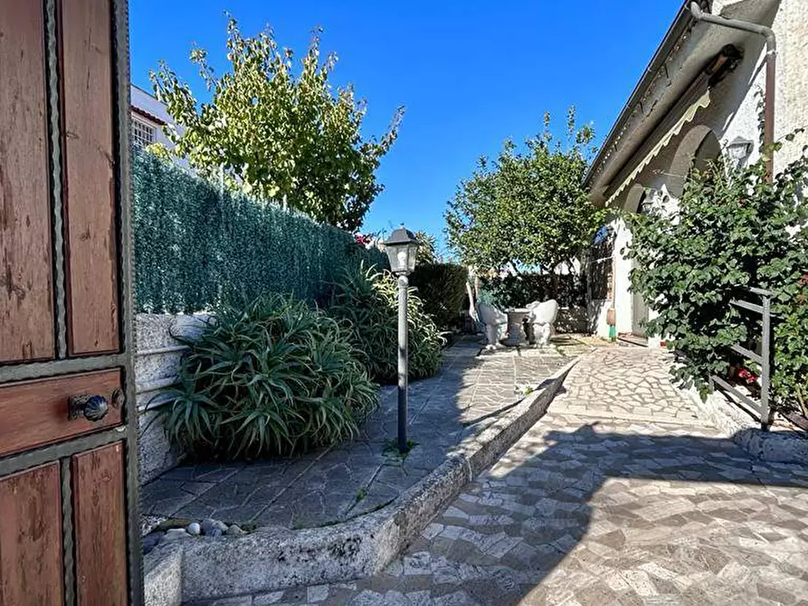 Immagine 1 di Villa in vendita  in via adria a Cerveteri