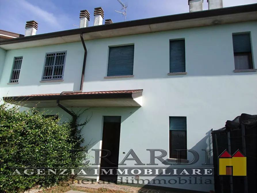 Immagine 1 di Villa in vendita  a Ferrara