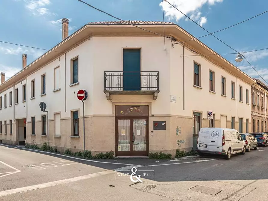 Immagine 1 di Palazzo in vendita  in Via Canonico Villa a Solaro