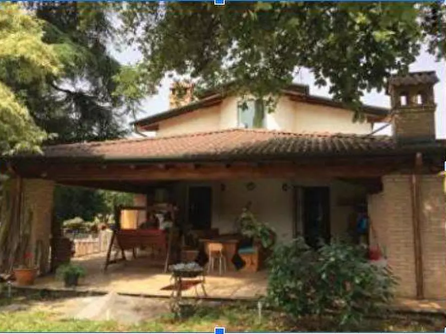 Immagine 1 di Villa in vendita  in Via Quintino di Vona a Cassano D'adda