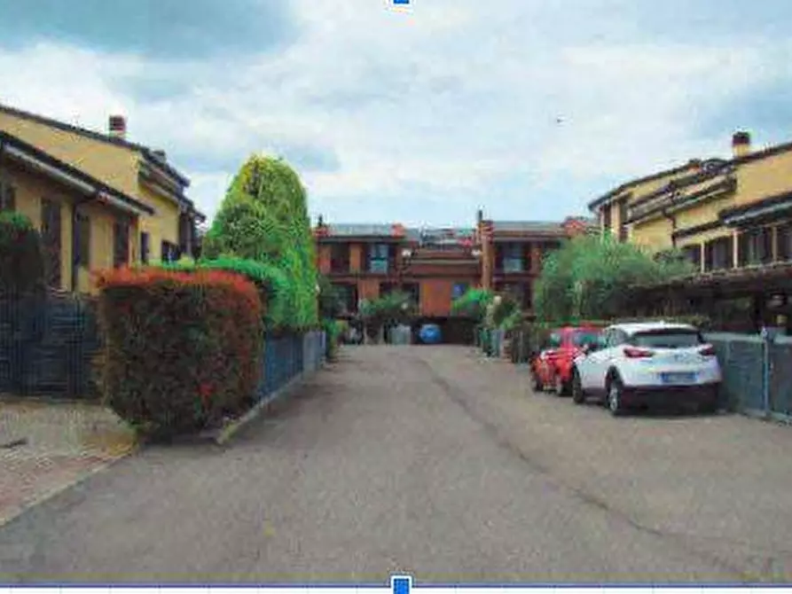 Immagine 1 di Villa in vendita  in Via La Malfa a Rozzano