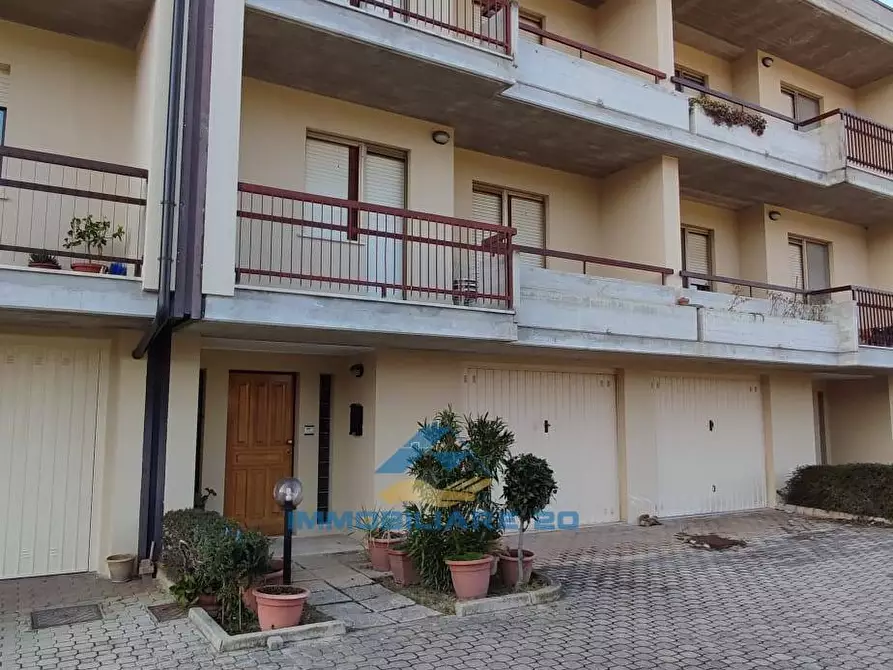Immagine 1 di Villa in vendita  in Via Mario Lanciaprima a Teramo