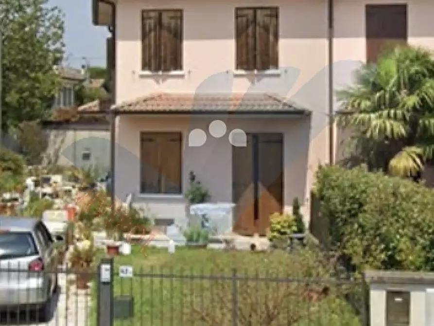 Immagine 1 di Villa in vendita  a Acquanegra Cremonese