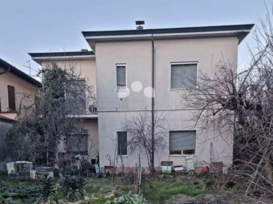 Immagine 1 di Villa in vendita  in Via Pinetti a Azzanello
