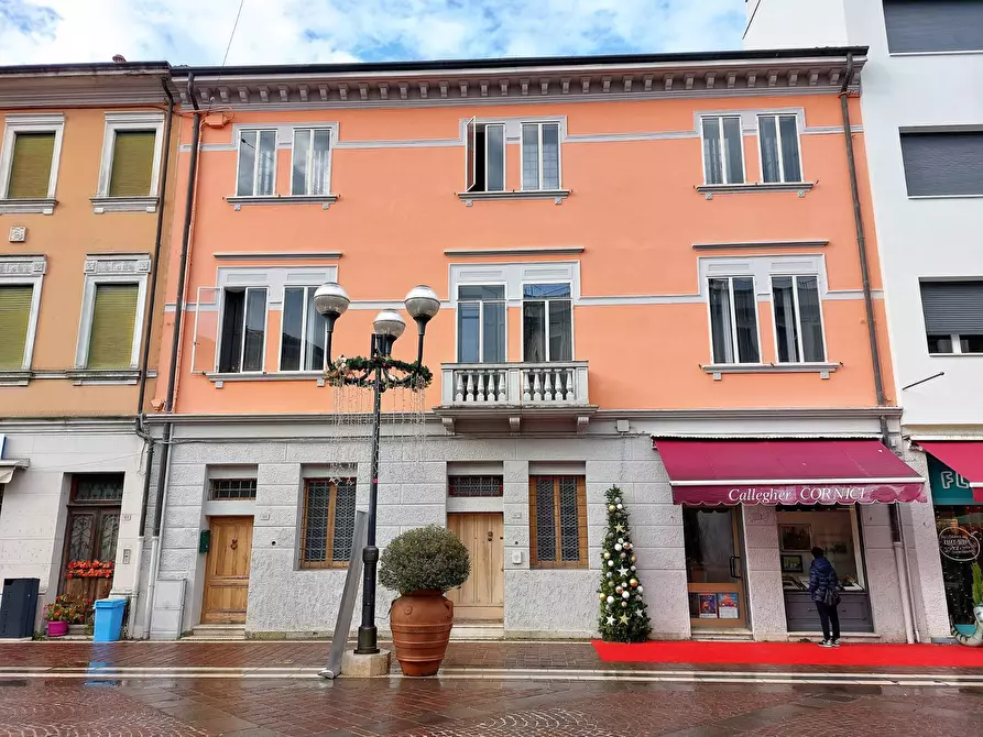 Immagine 1 di Palazzo in vendita  in Corso Silvio Trentin a San Dona' Di Piave