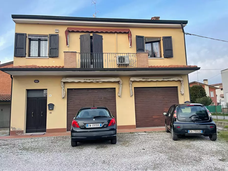 Immagine 1 di Appartamento in vendita  in Via Della Crispa a Ferrara