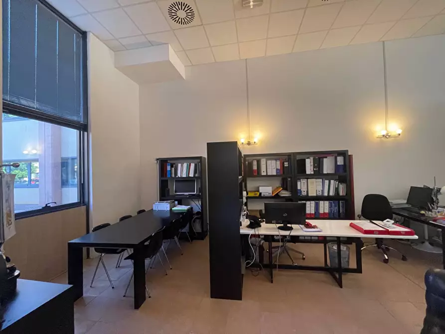 Immagine 1 di Ufficio in vendita  in VIA BELA BARTOK a Ferrara
