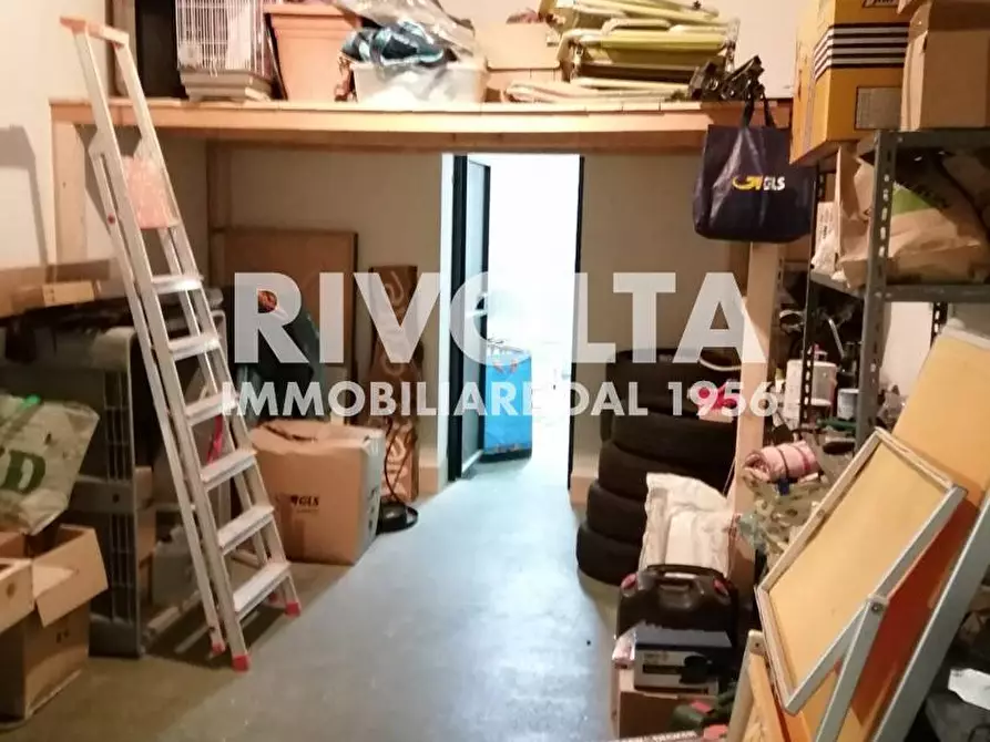 Immagine 1 di Locale commerciale in vendita  in via vallelunga a Rignano Flaminio