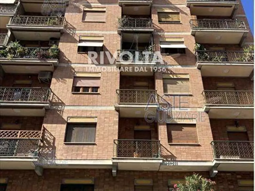 Immagine 1 di Appartamento in vendita  in Via Eugenio Checchi a Roma