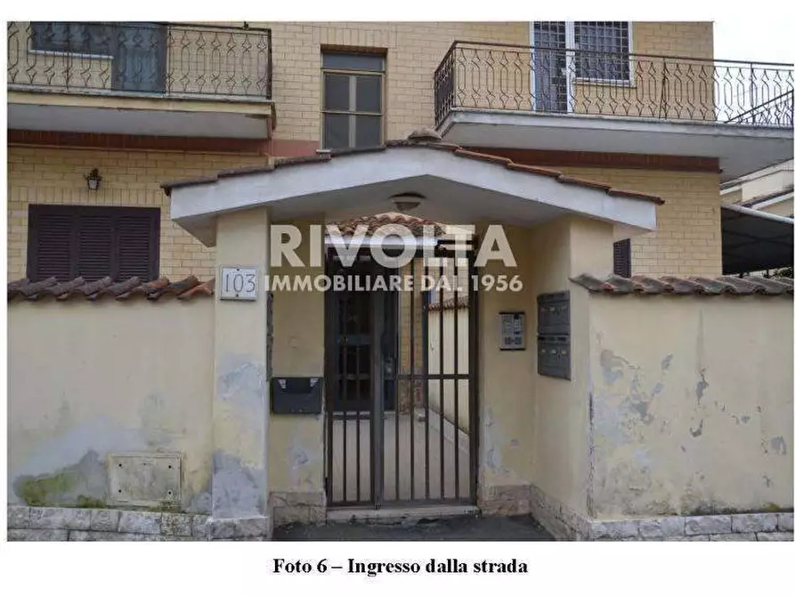 Immagine 1 di Appartamento in vendita  in Via Verginia Tonelli a Roma