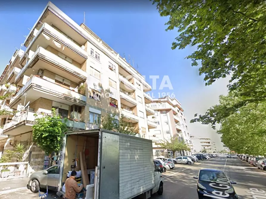 Immagine 1 di Appartamento in vendita  in Viale Giovanni Battista Valente a Roma