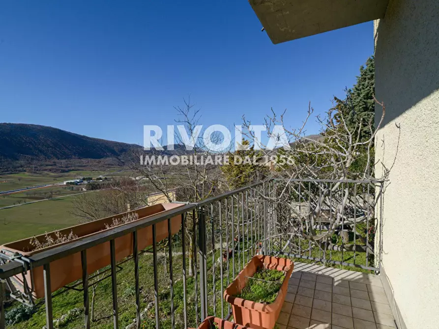 Immagine 1 di Villa in vendita  in via del Riscatto a Acciano