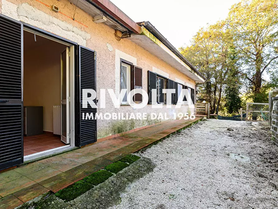 Immagine 1 di Villa in vendita  in Via Formellese a Roma