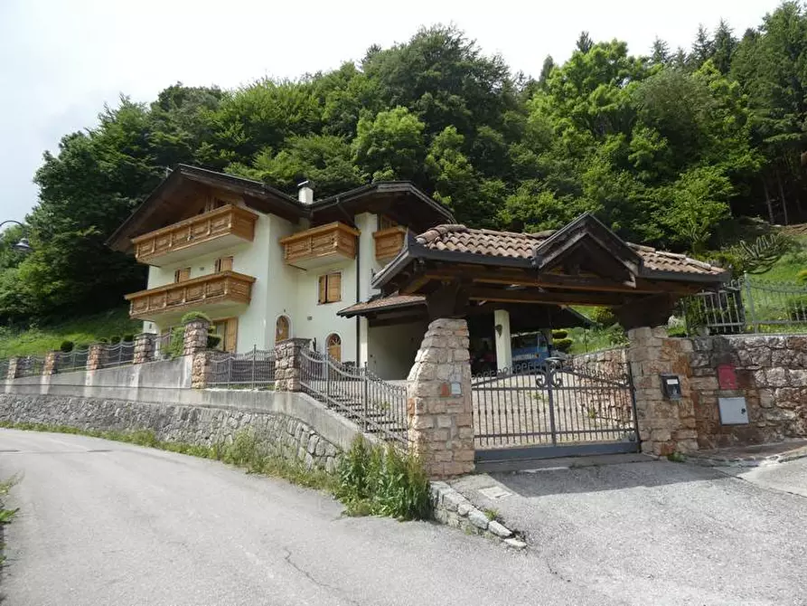 Immagine 1 di Villa in vendita  a Sella Giudicarie