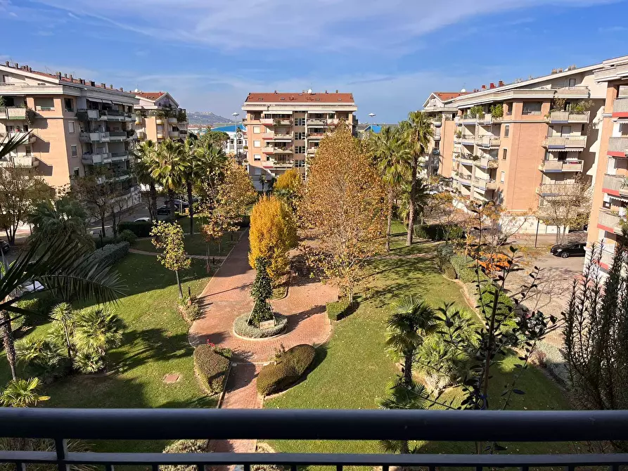 Immagine 1 di Appartamento in vendita  in via portogallo a Montesilvano