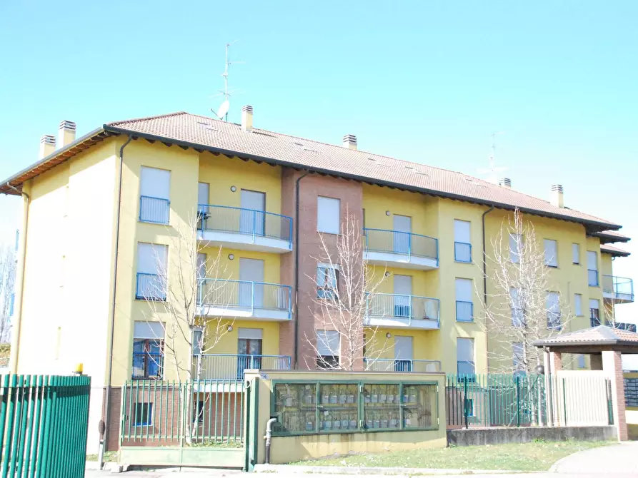 Immagine 1 di Appartamento in vendita  in via della costituzione a Oleggio
