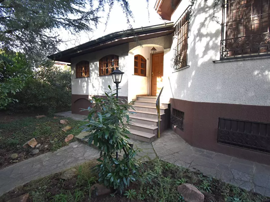 Immagine 1 di Villa in vendita  in via per san Giorgio a Legnano